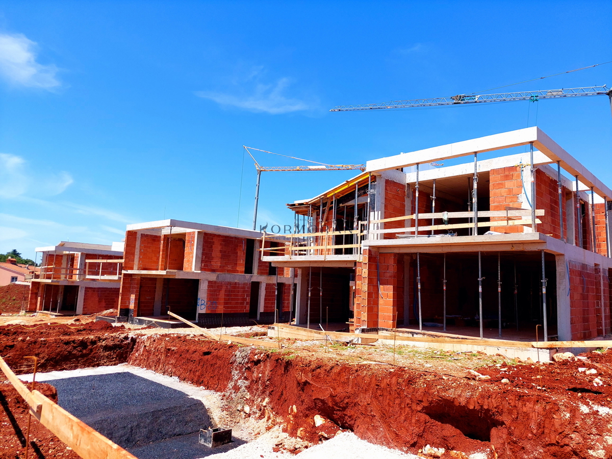 Hiša dvojček blizu morja